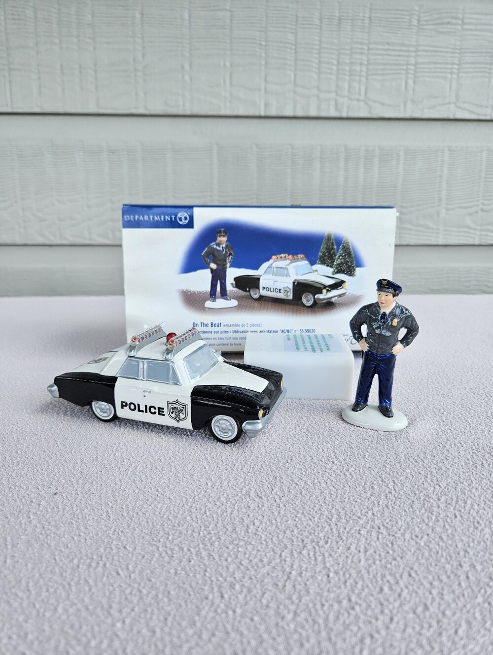 Department 56 Snow Village  On The  Beat Light Up Police Car With Officer 55119
